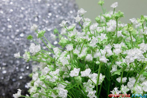 Белые шелковые цветы