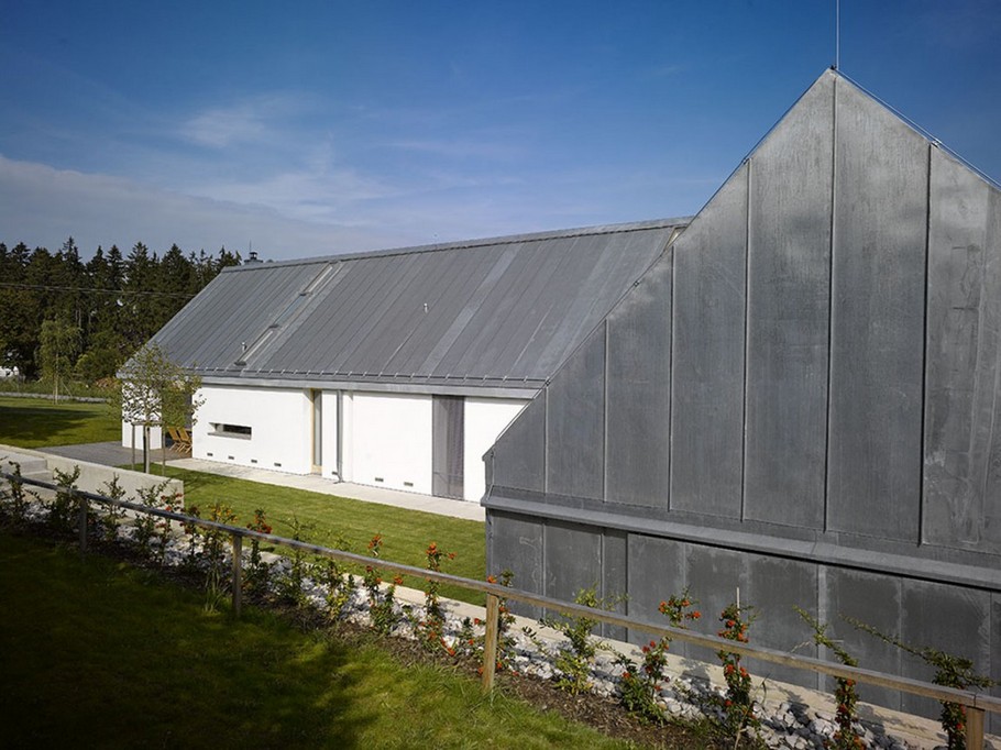 alluring-family-house-in-klokocna-by-studio-pha