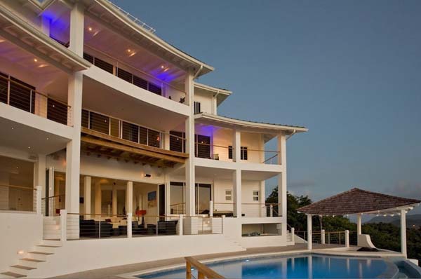 Amazing rental villa in the Caribbean featuring exceptional panoramas Amazing rental villa in the Caribbean featuring exceptional panoramas
