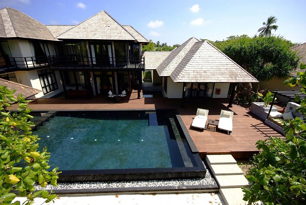 Beach House Iruveli Maldives