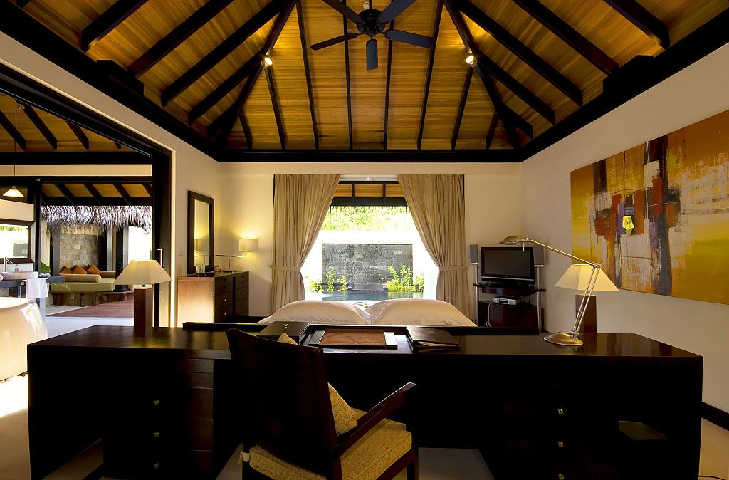 Beach House Iruveli Maldives