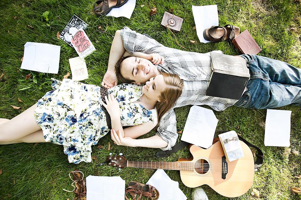 picnic-style-engagement