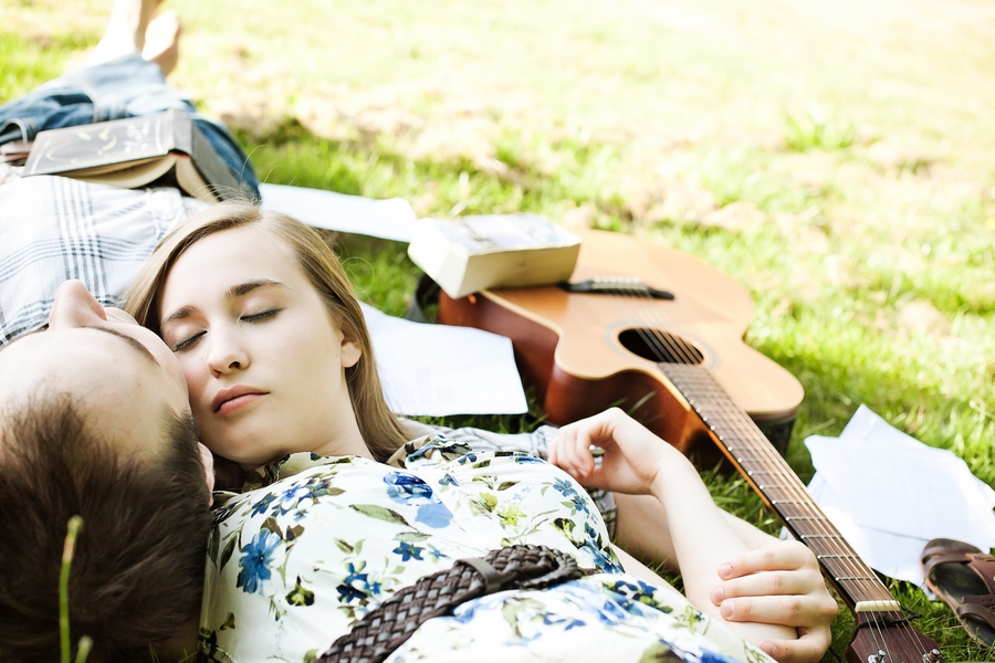 picnic-style-engagement