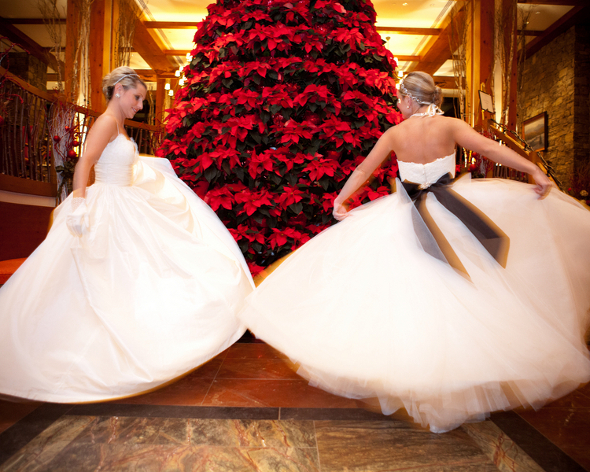 twin-sisters-winter-wedding