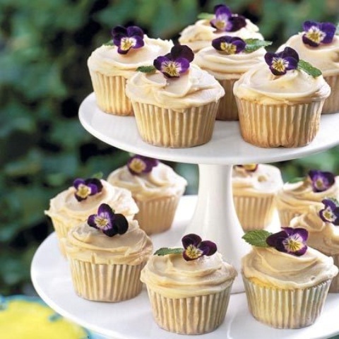 edible-flower-ideas-for-your-wedding-table