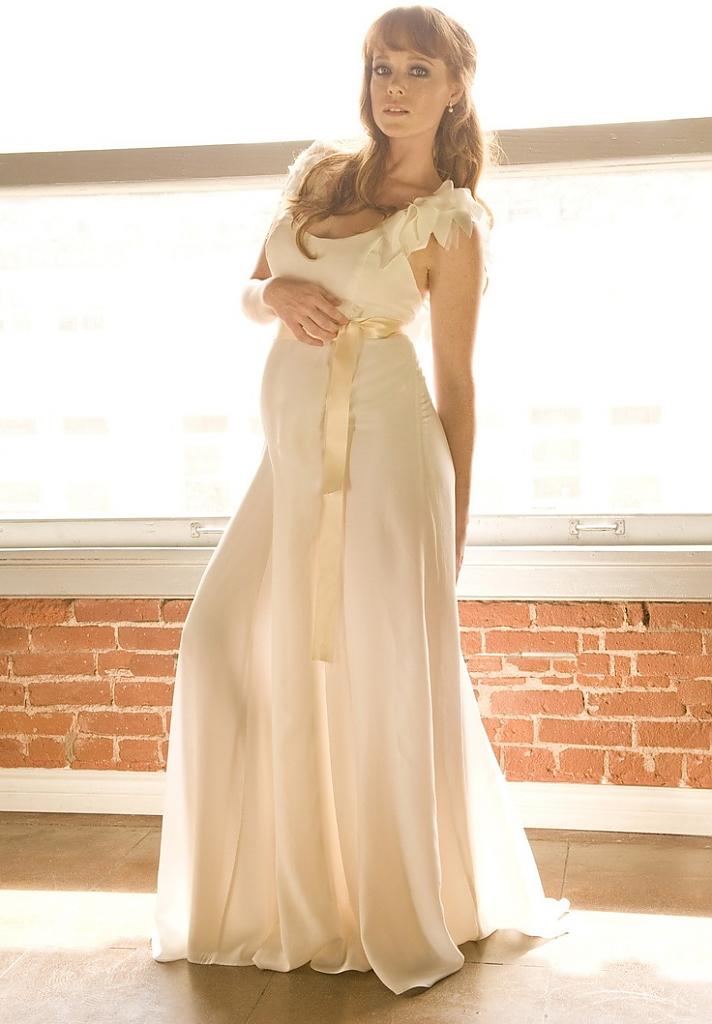 beautiful-maternity-wedding-dresses-04