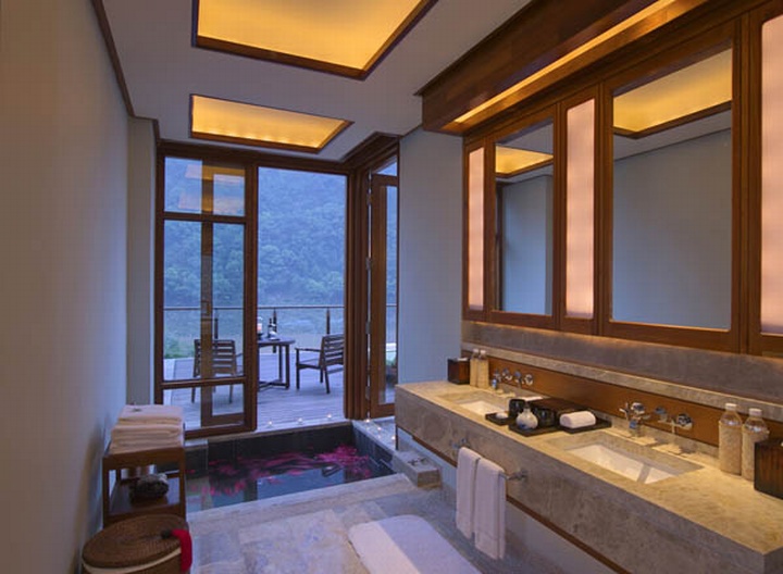 Курортный отель Waterfront Resort Hotels