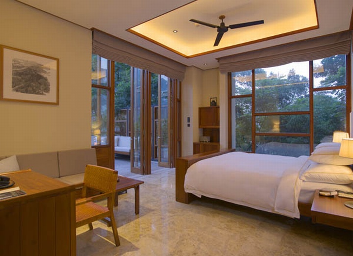 Курортный отель Waterfront Resort Hotels
