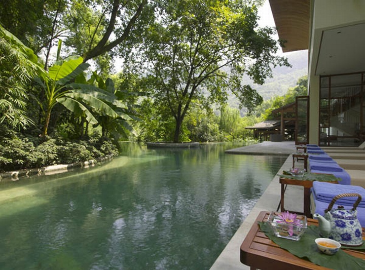 Курортный отель Waterfront Resort Hotels