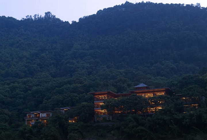 Курортный отель Waterfront Resort Hotels