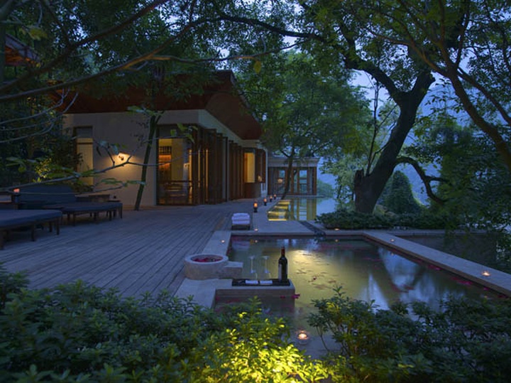 Курортный отель Waterfront Resort Hotels