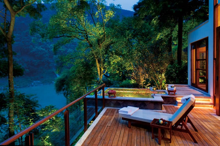 Курортный отель Waterfront Resort Hotels