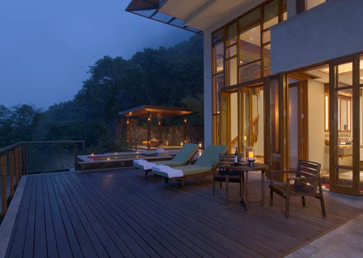 Курортный отель Waterfront Resort Hotels
