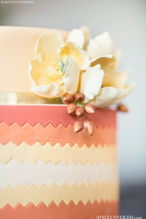 Цветы на свадебном торте