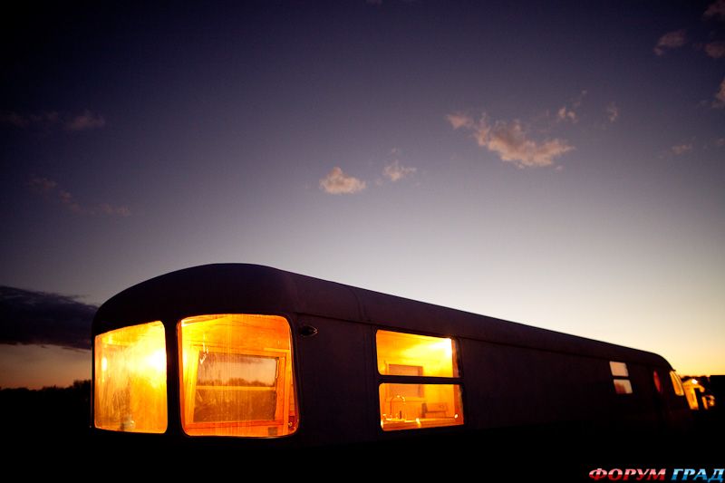 Отель El Cosmico ночью