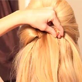 hairstyle-with-their-hands-17