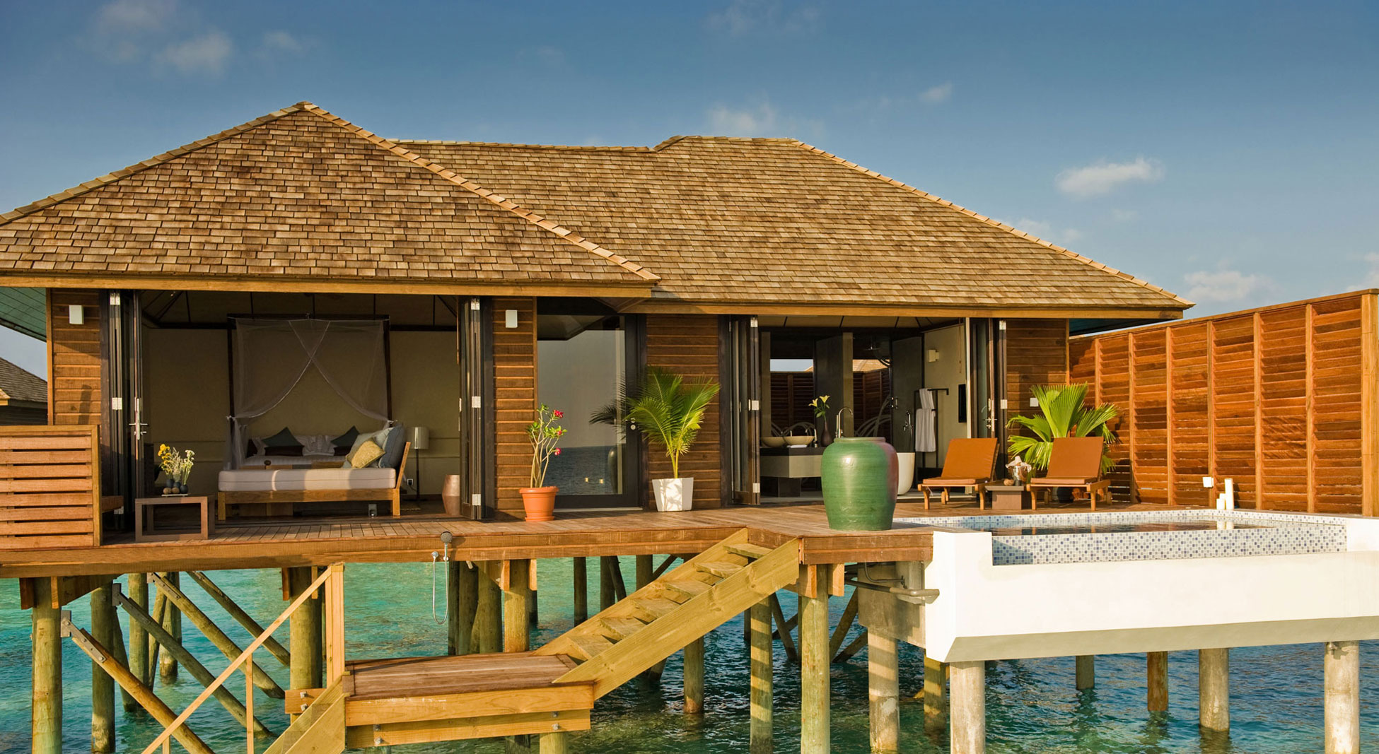 Курорт Lily Beach Resort & Spa, Huvahendhoo, Мальдивы