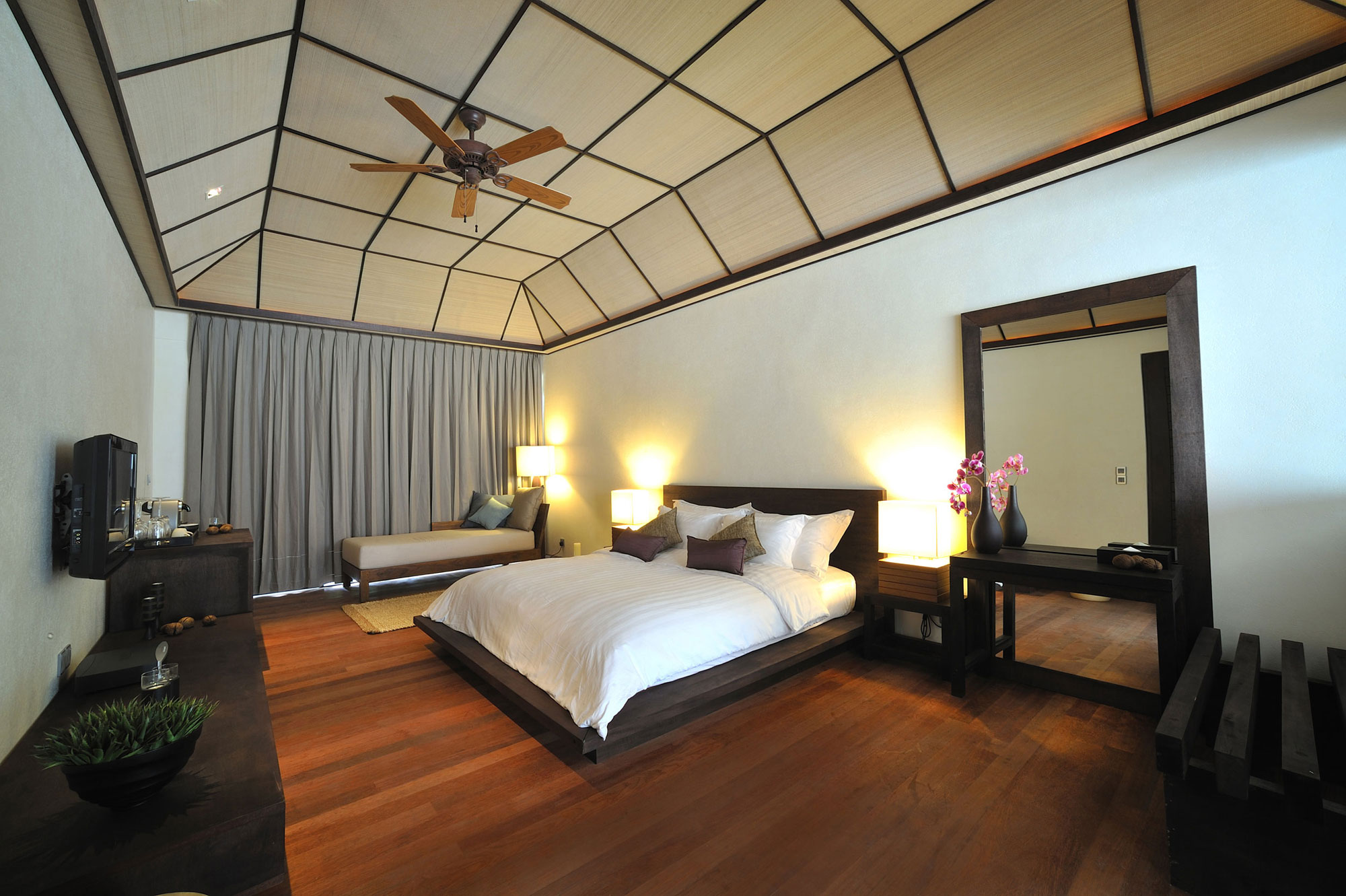 Курорт Lily Beach Resort & Spa, Huvahendhoo, Мальдивы