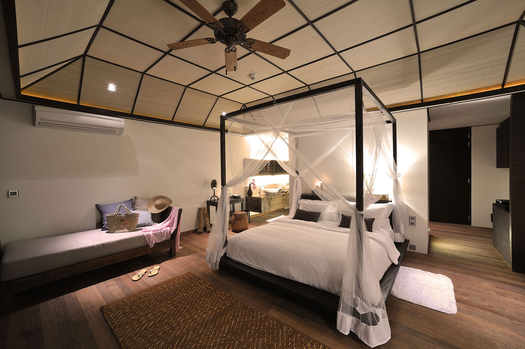Курорт Lily Beach Resort & Spa, Huvahendhoo, Мальдивы