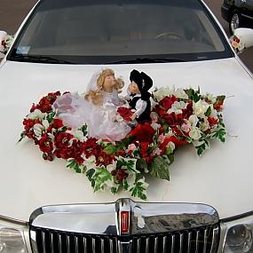 doll-on-wedding-car-01