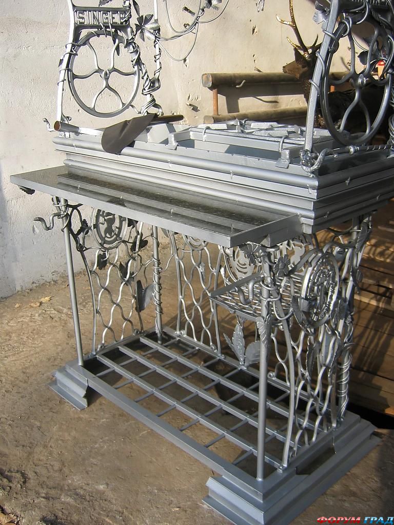 Кованый мангал в виде швейной машинки