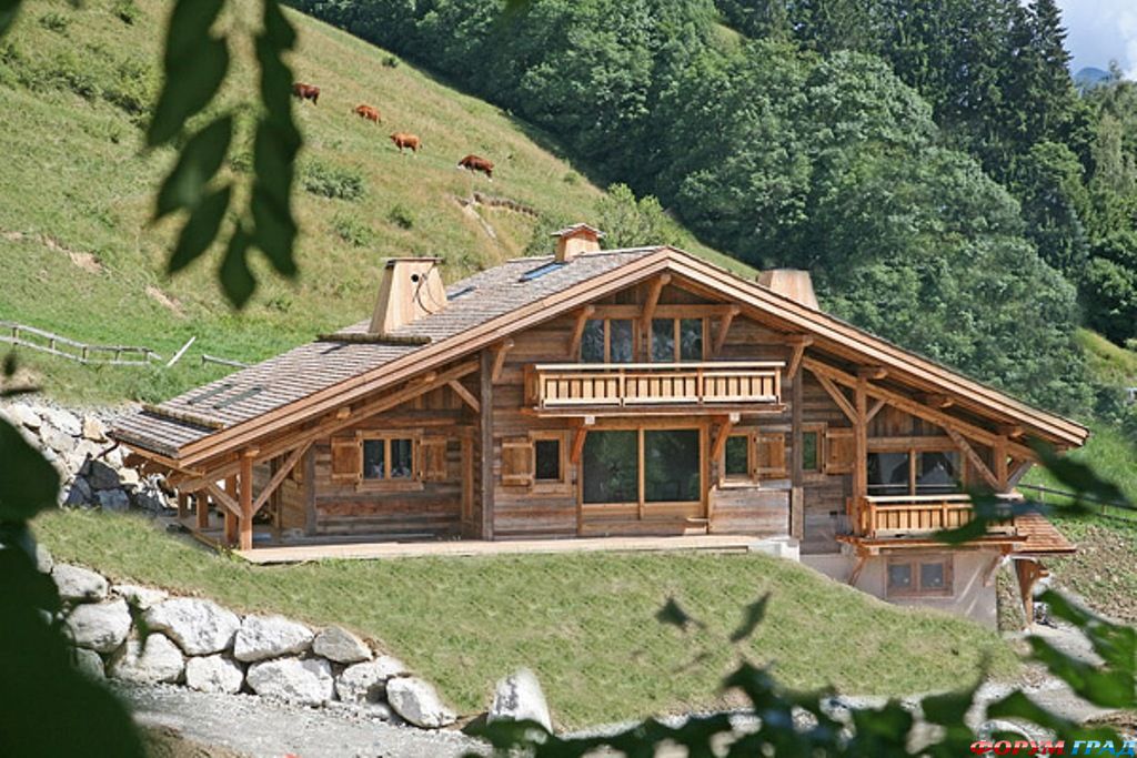 Около дома House-in-chalet-style