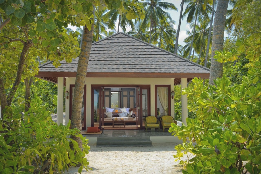 Отель Beach House Iruveli на Мальдивских островах
