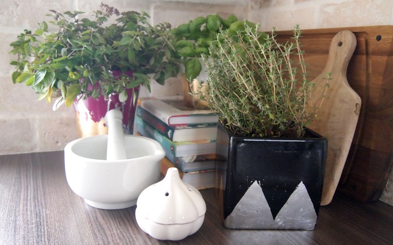 diy-herb-planters-metallic-15