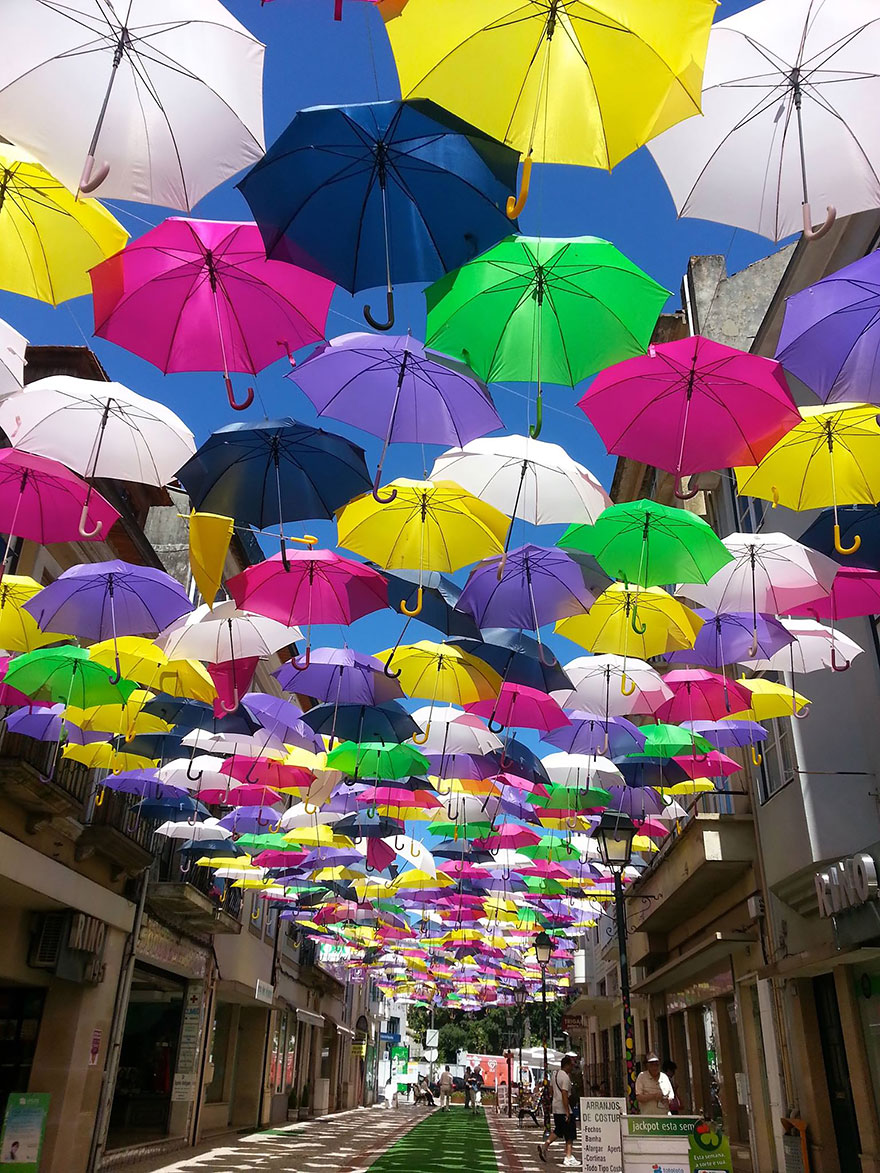 floating-umbrellas-canopy-aqueda-1