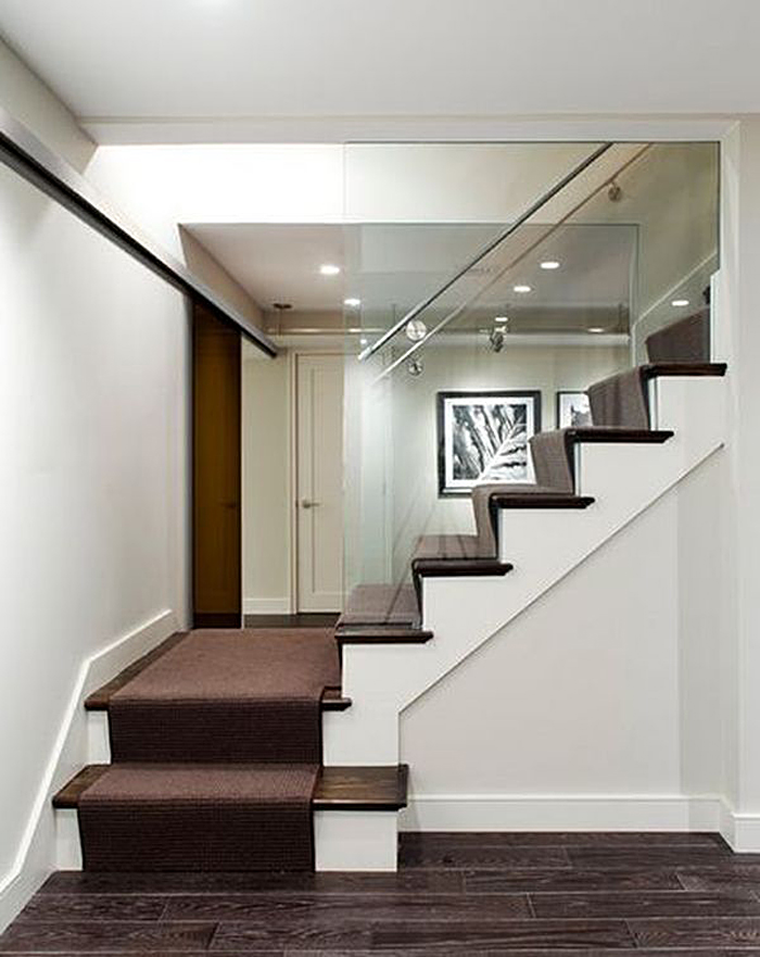 glass-staircase-walls-stand-10