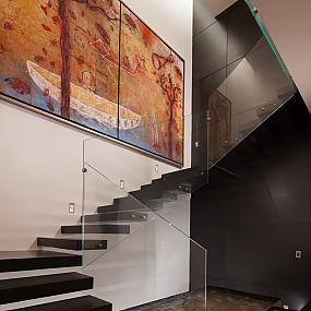 glass-staircase-walls-stand-12