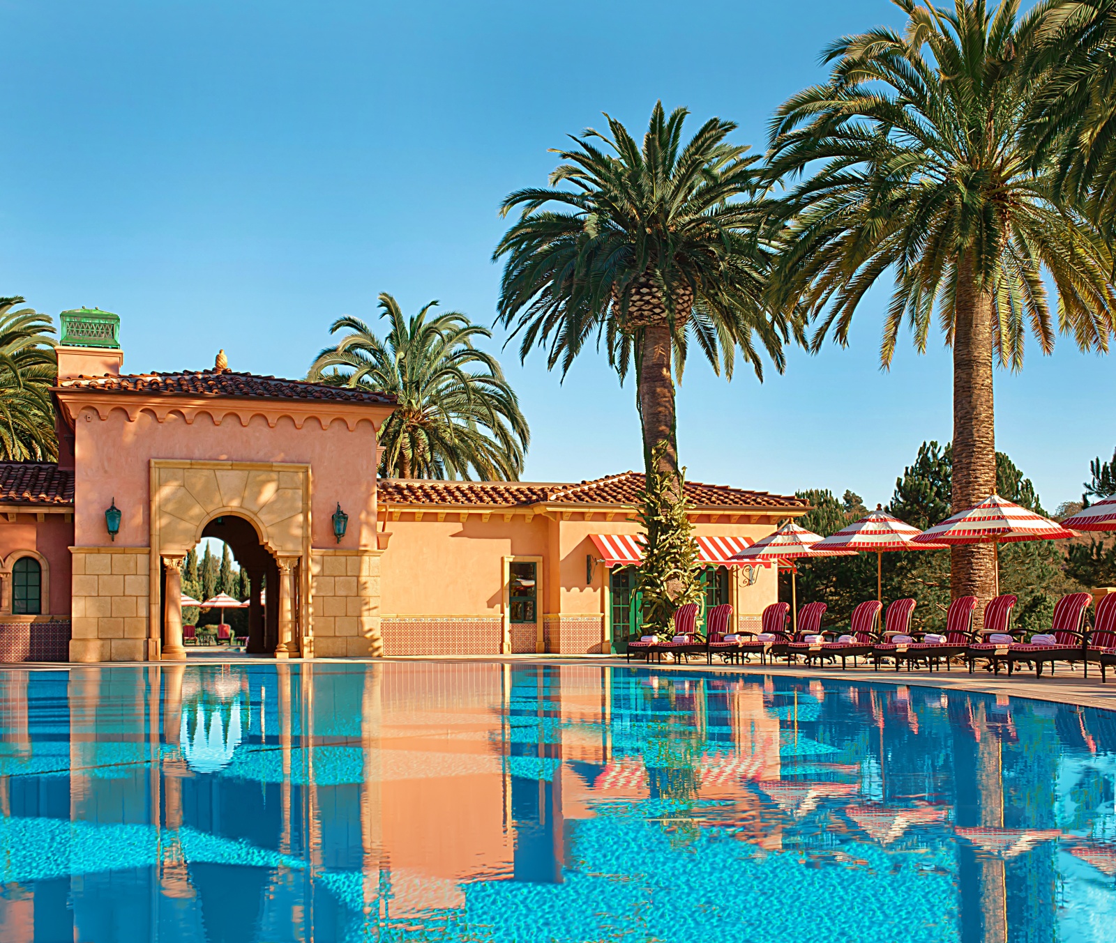 Открытый плавательный бассейн бутик-отеля The Grand Del Mar в США