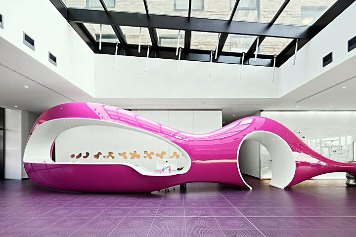 Дизайн интерьера гостиницы nhow Berlin в Германии от Sergei Tchoban & Karim Rashid