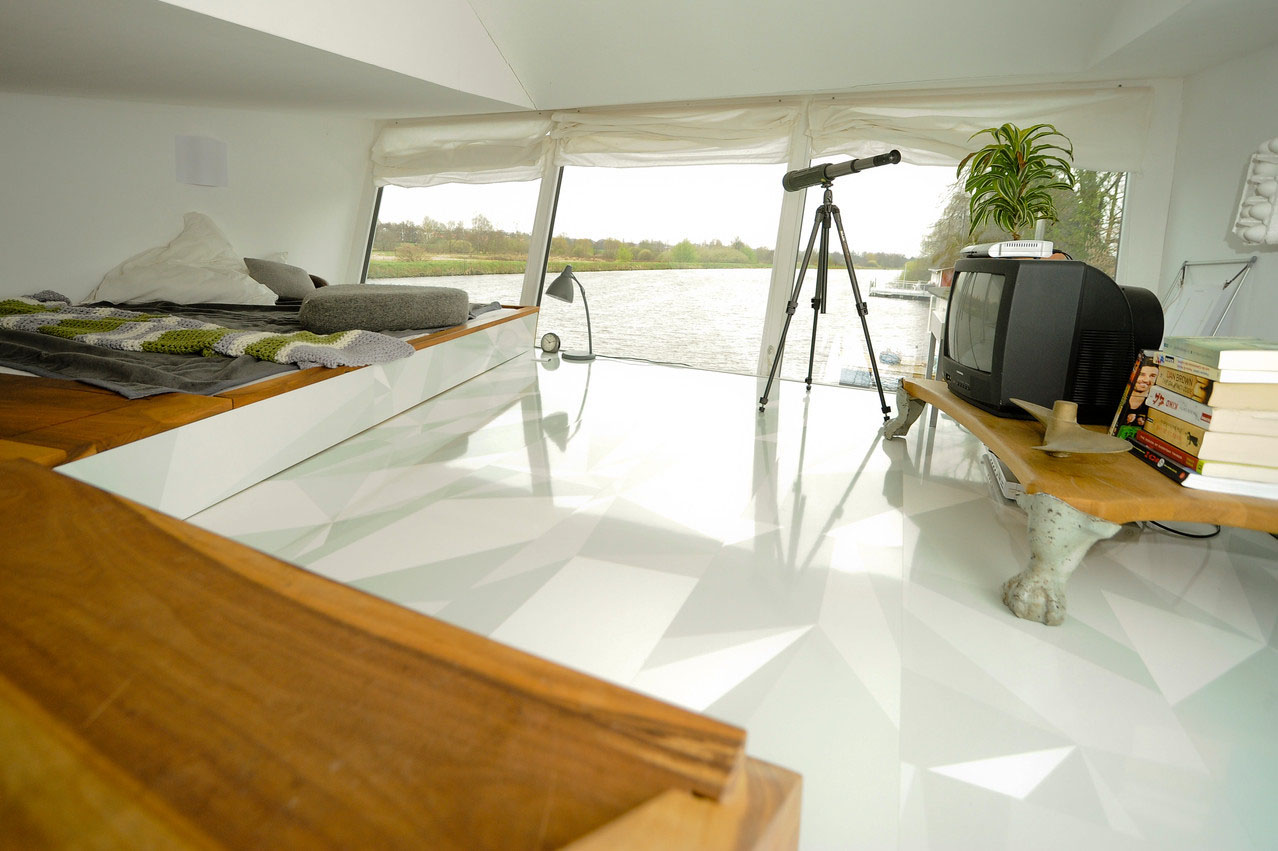 Дизайн интерьера дома в Германии на плавучей платформе от Sascha Akkermann и Flo Florian
