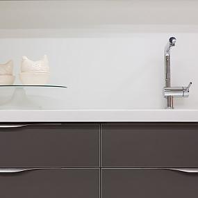 wave-handle-minimalist-kitchens-1