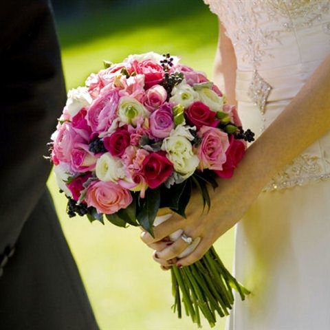 beautiful-bright-summer-wedding-bouquets-03