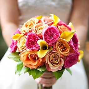 beautiful-bright-summer-wedding-bouquets-54