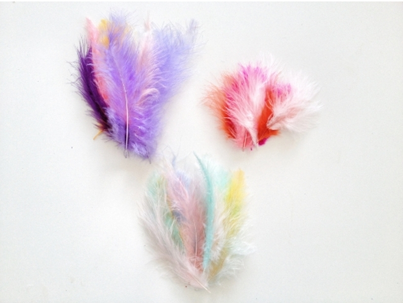 Изготовление красочной короны из перьев для маленькой принцессы