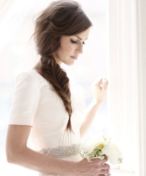 Невеста с длинной французской косой