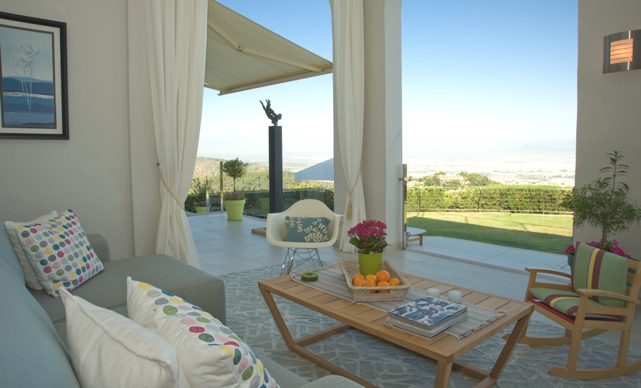 Средиземноморское испанское уединенное жилище с привлекательным дизайном