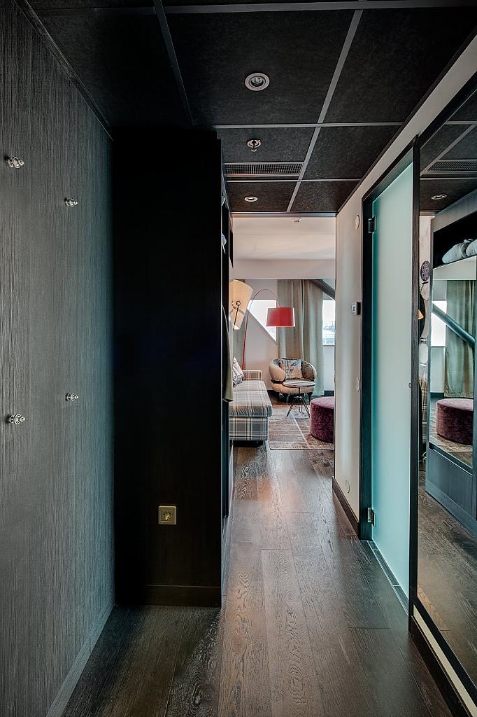 Стильный интерьер номера в Radisson Blue Riverside
