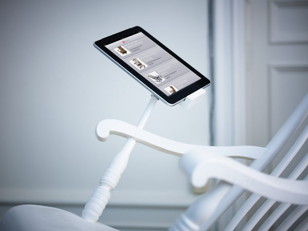 Генерирующее кресло с держателем для iPad