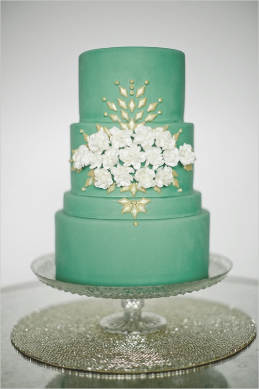Потрясающий свадебный торт насыщенного цвета перечной мяты