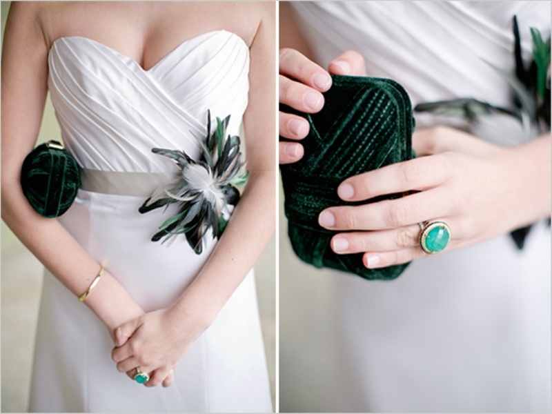 Сумочка с изумрудной вышивкой и кольщо с камнем бирюзы в образе невесты