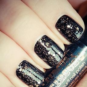 shiny-glam-wedding-nail-ideas-11