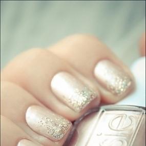 shiny-glam-wedding-nail-ideas-12