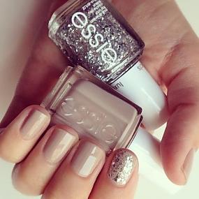 shiny-glam-wedding-nail-ideas-3