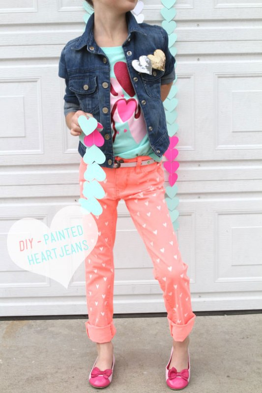 sweet-and-girly-diy-painted-heart-jeans-1