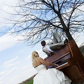 Реквизит для свадебной фотосессии - музыкальные инструменты