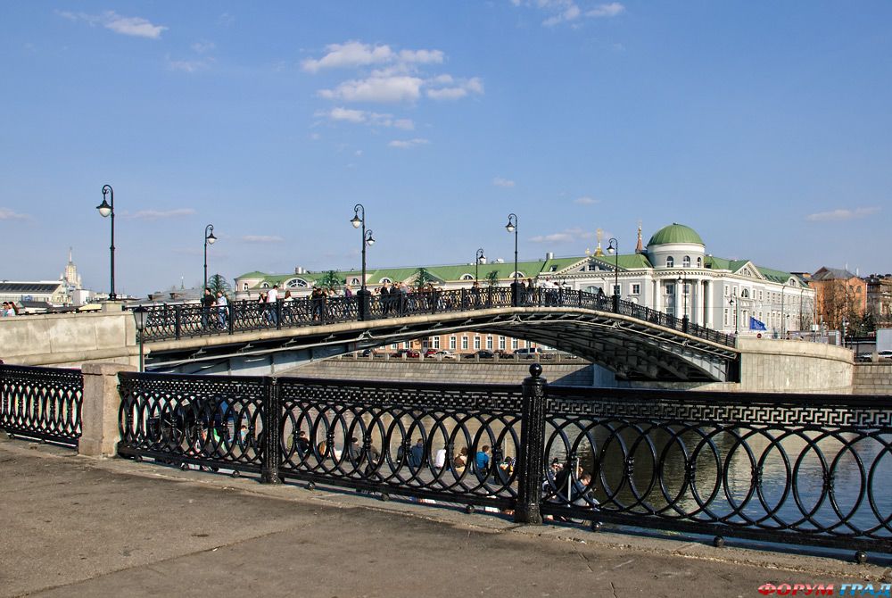 10 самых романтичных улиц Москвы для первого свидания и прогулок под луной